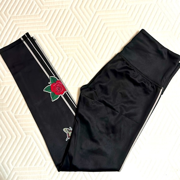 BUNDLE 8 NOLI MEDIUM YOGA PANTS. Multiple patterns. - Picture 11 of 14